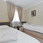 Apartmani Peric Meka Draga * أوبروفاتش