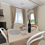 Apartmani Peric Meka Draga شقة